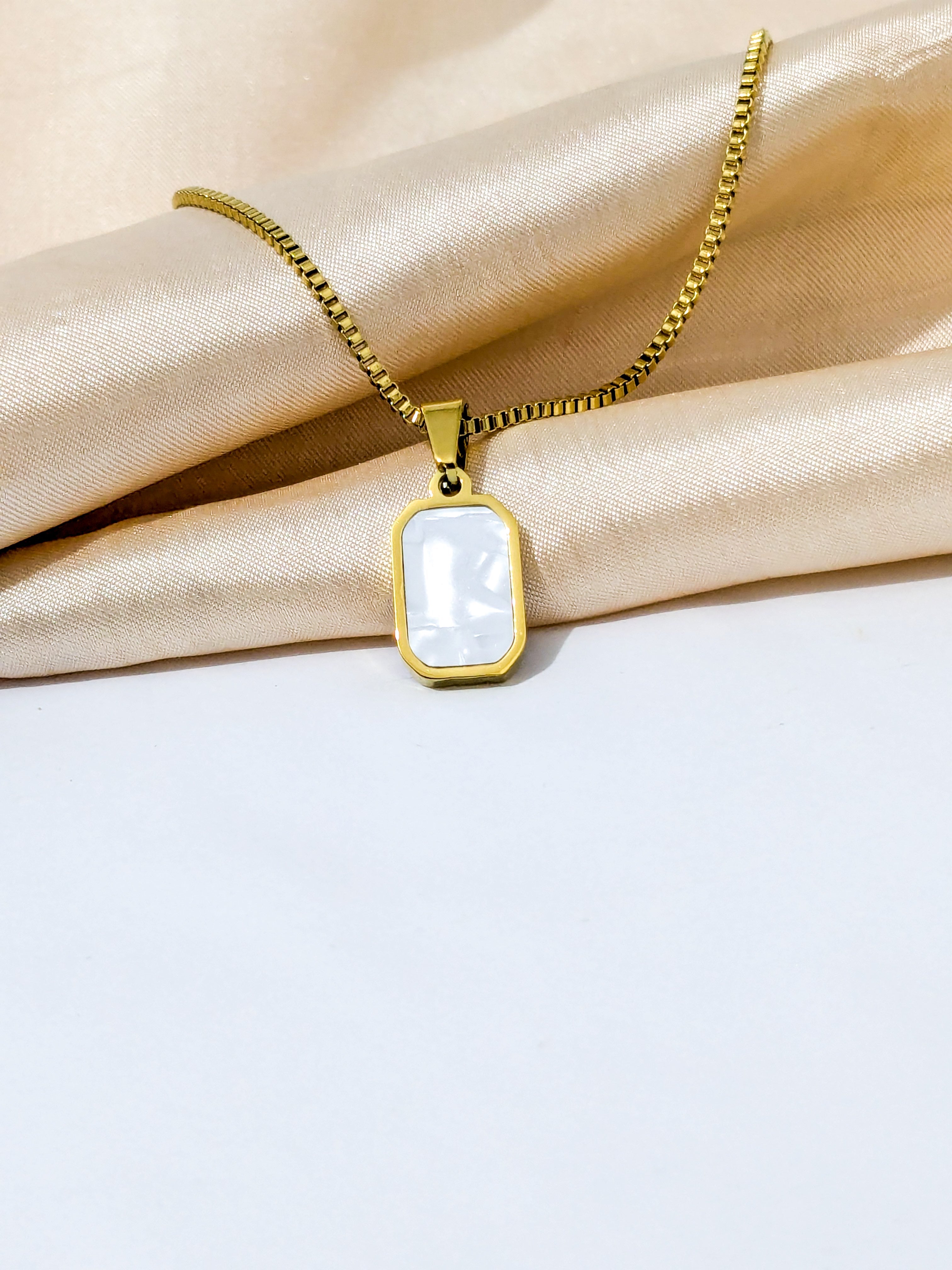 Gold Pearl Pendant Necklace