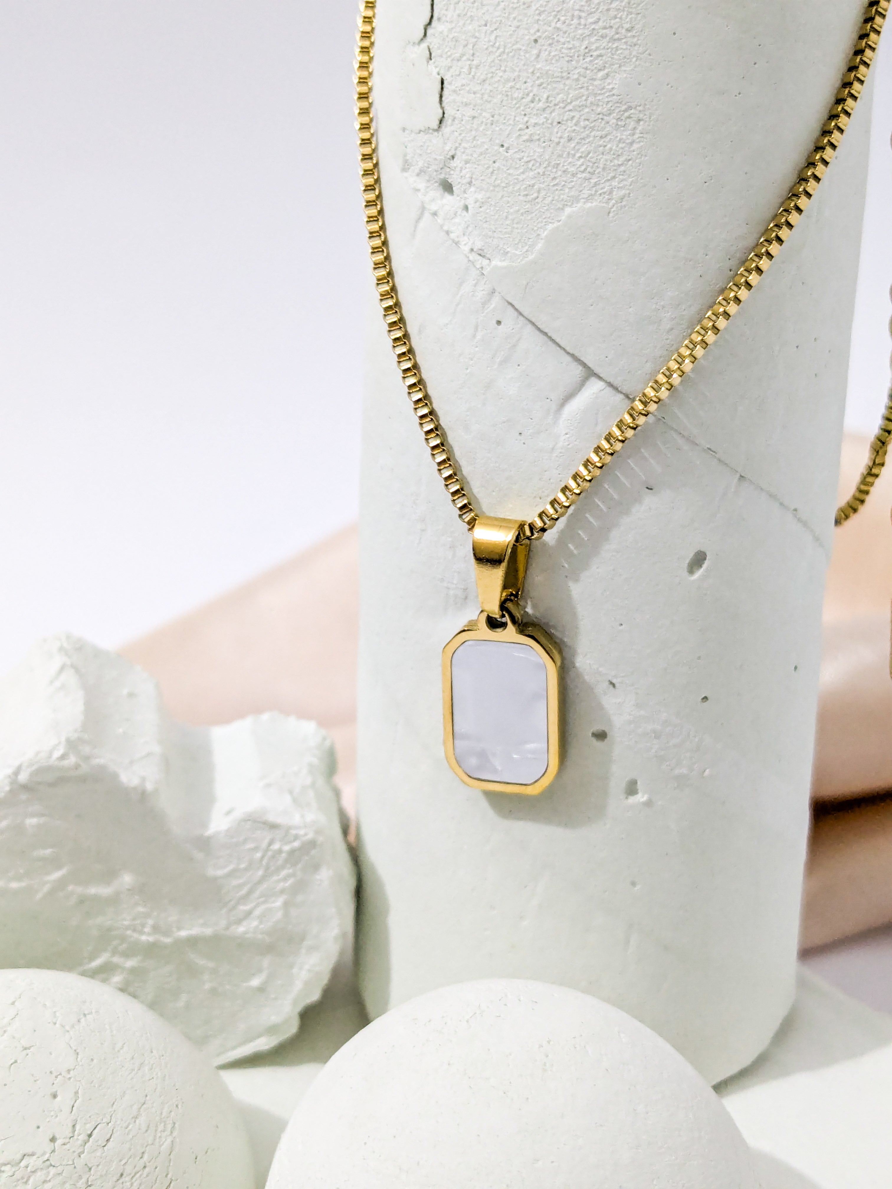 Gold Pearl Pendant Necklace