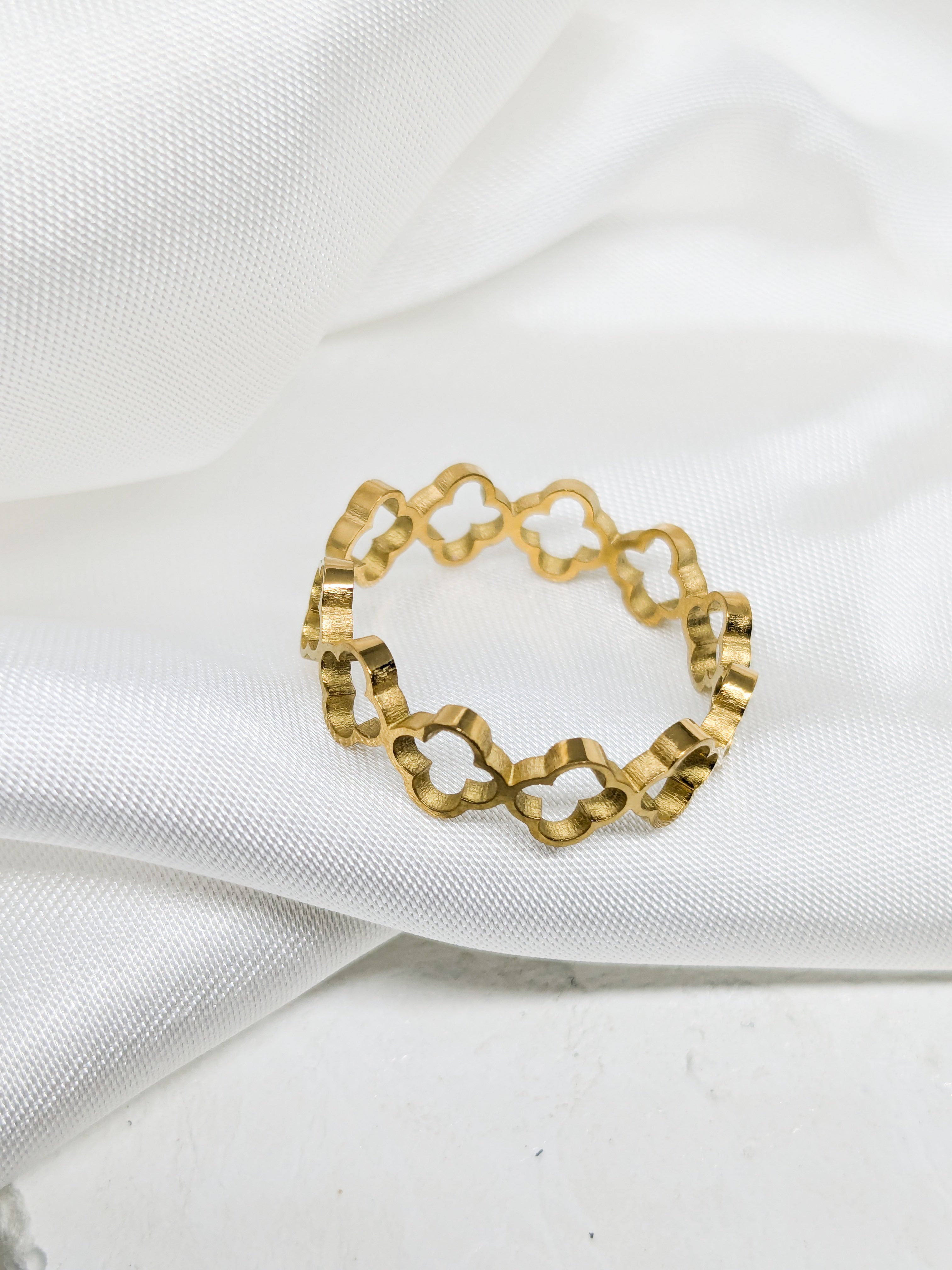 Clover Pattern Band Ring