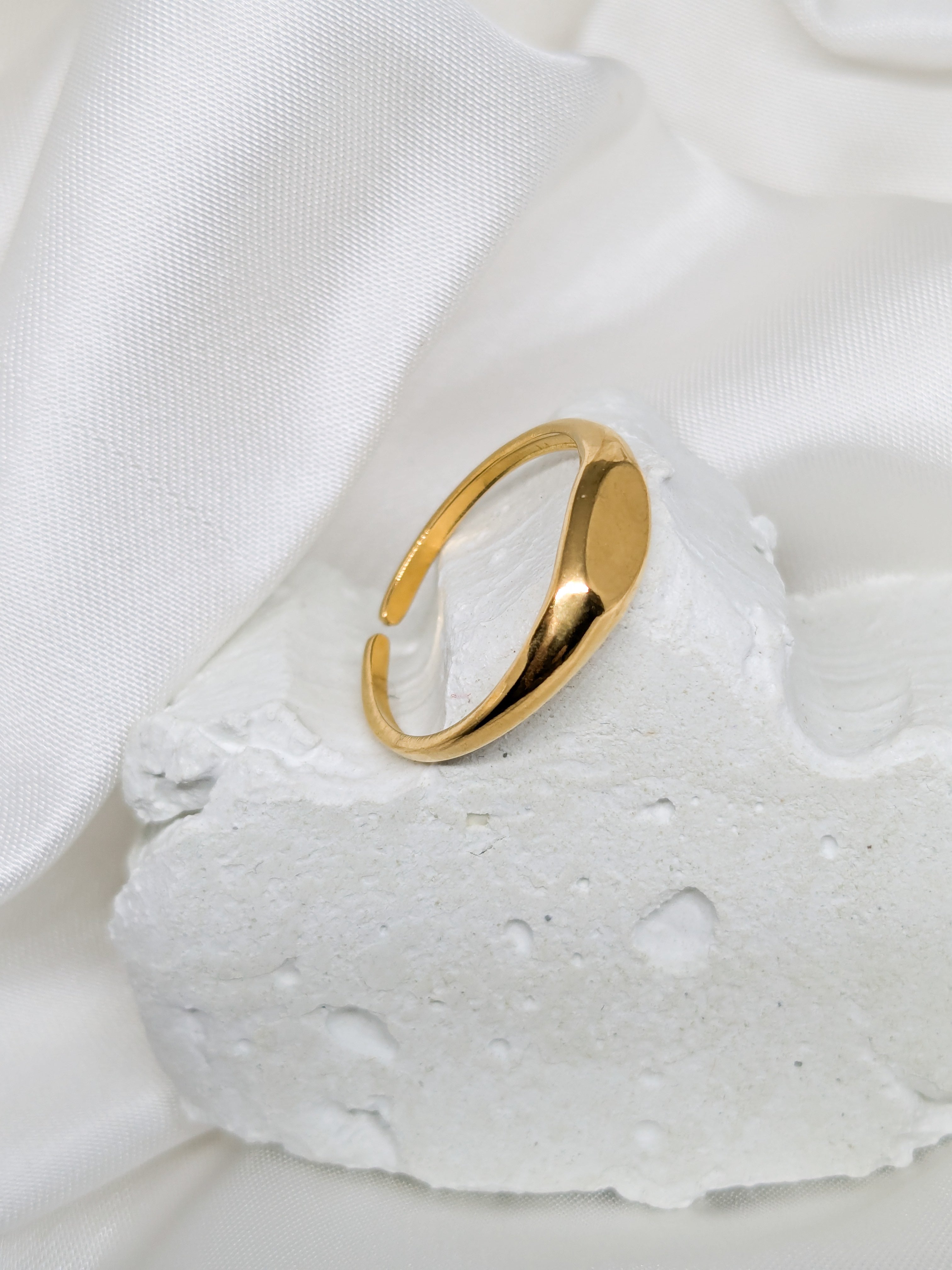 Luna Curve Ring
