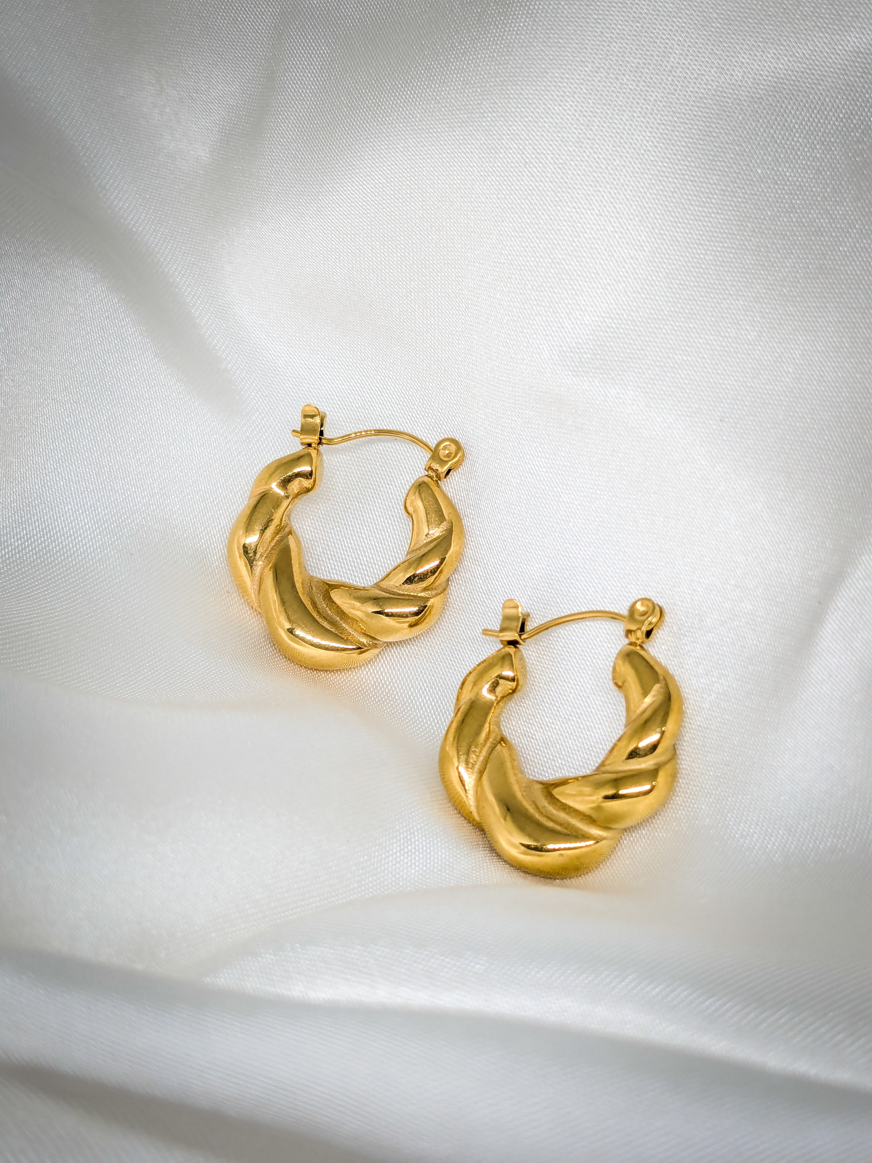Twist Aura Hoops