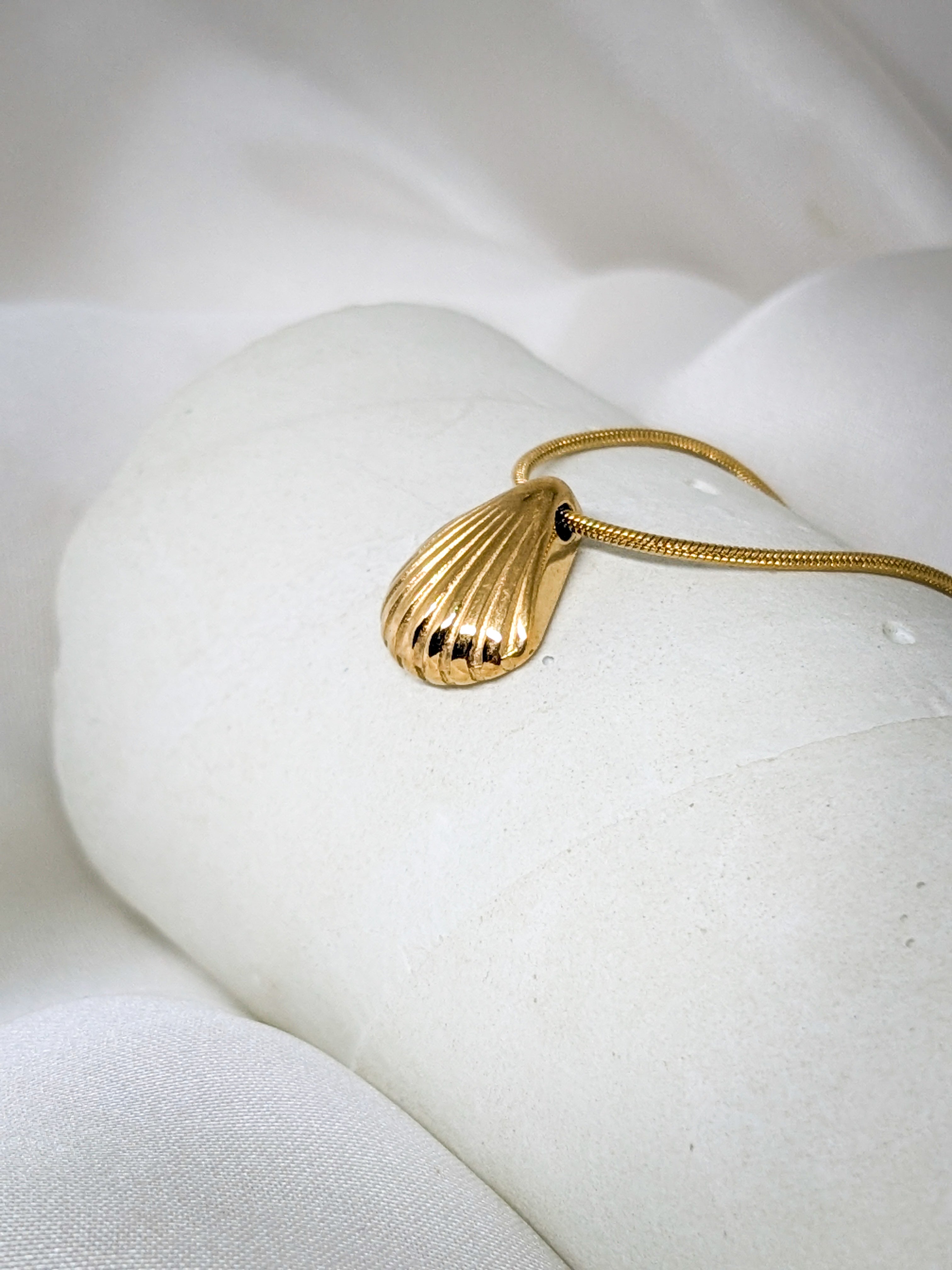 Gold Shell Pendant Necklace