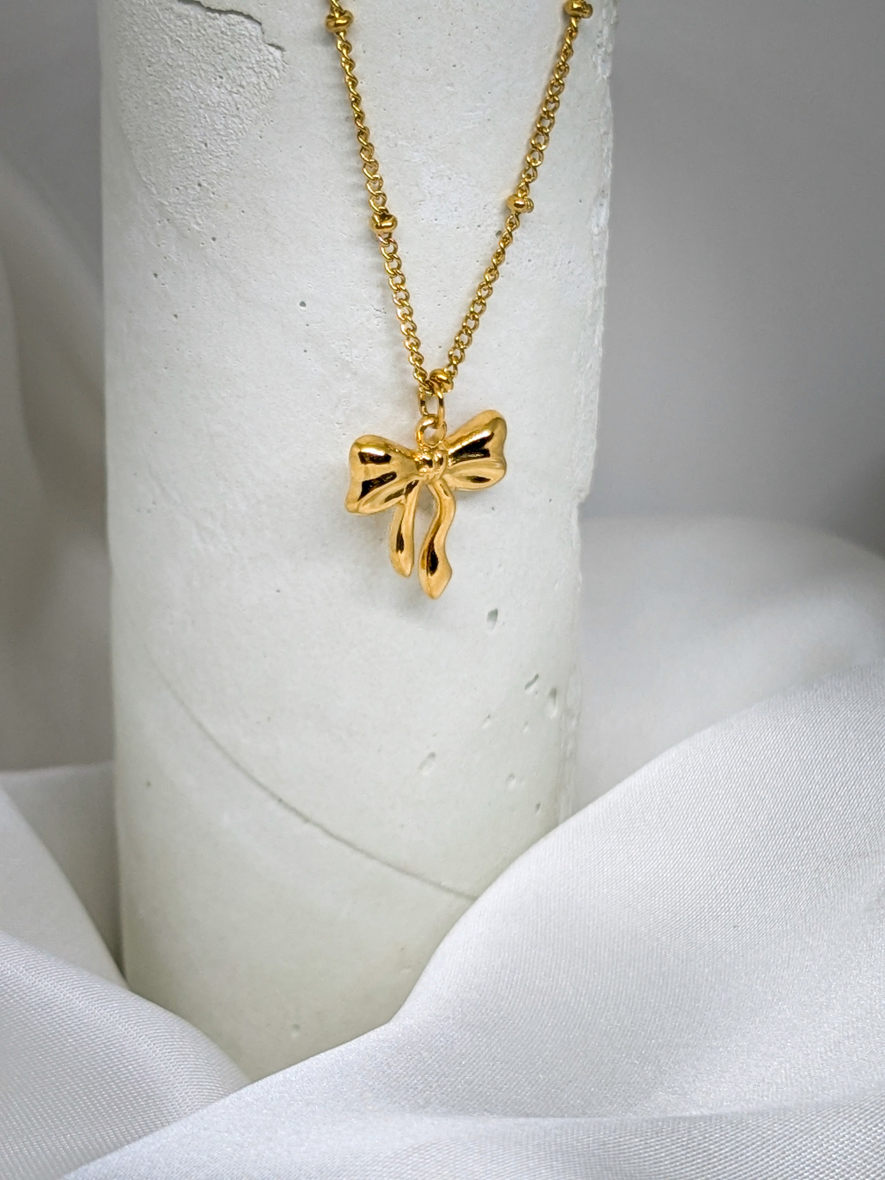 Elegant Gold Bow Pendant Necklace