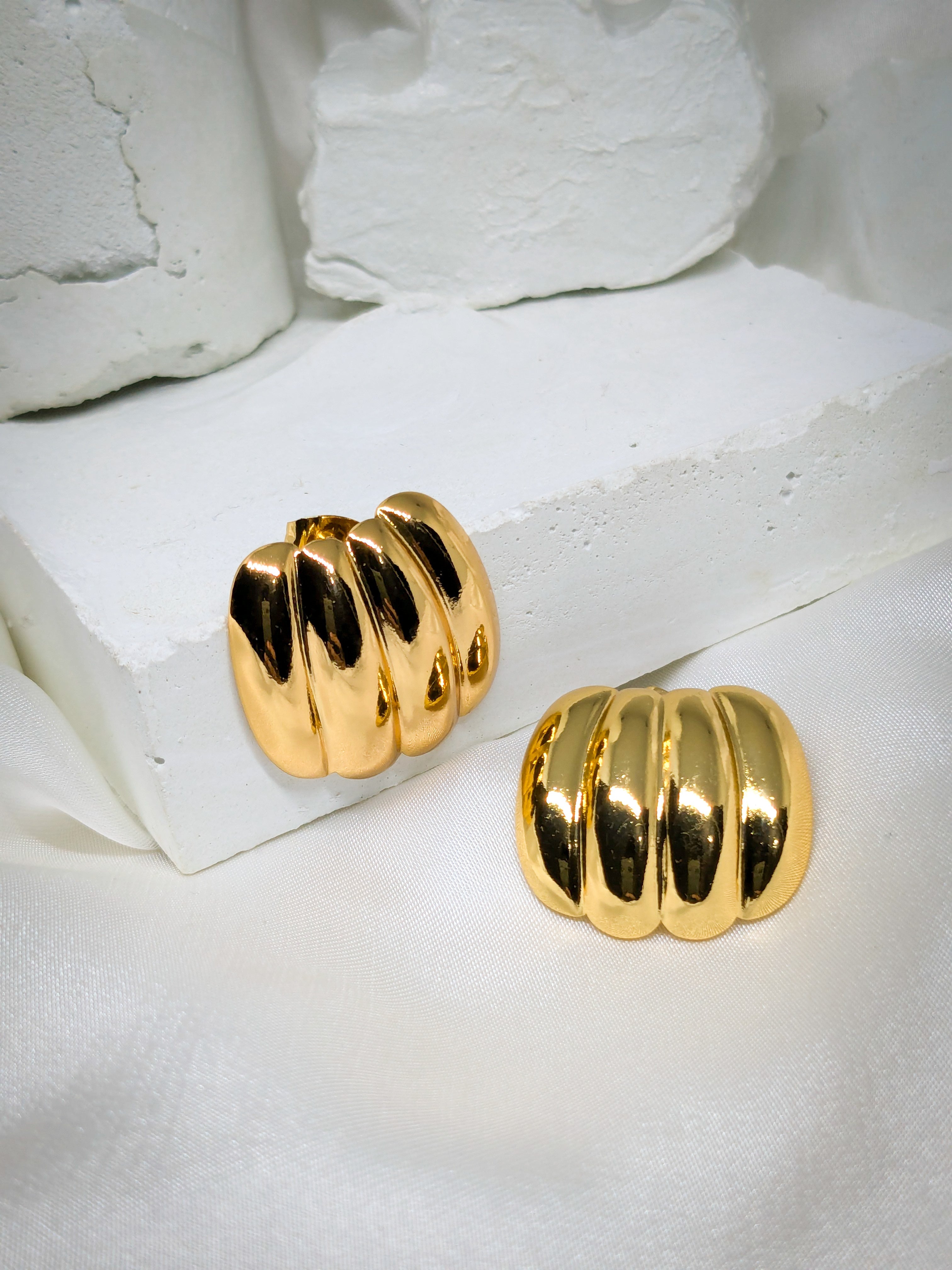 Bold Ribbed Huggie Earrings