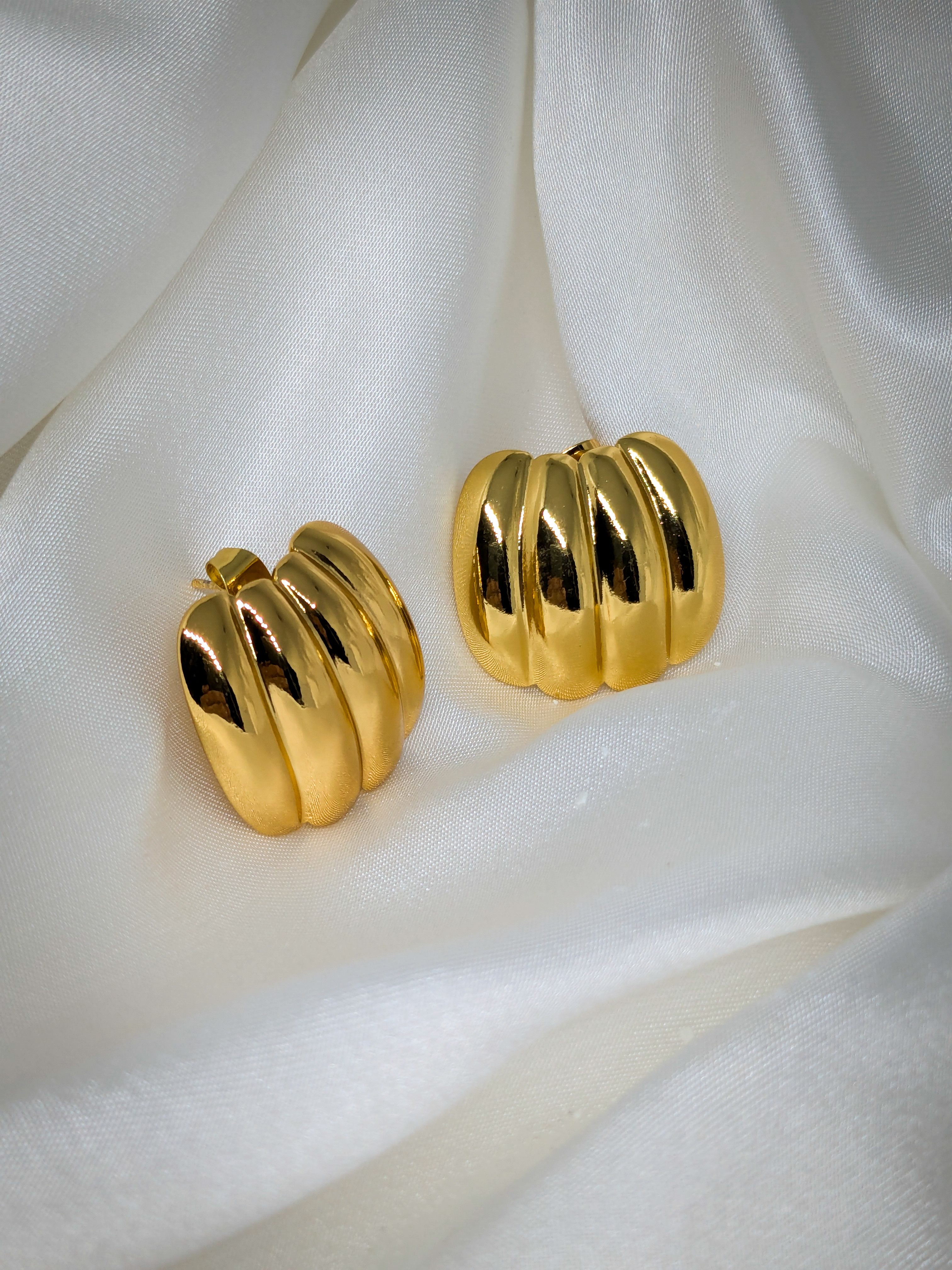 Bold Ribbed Huggie Earrings