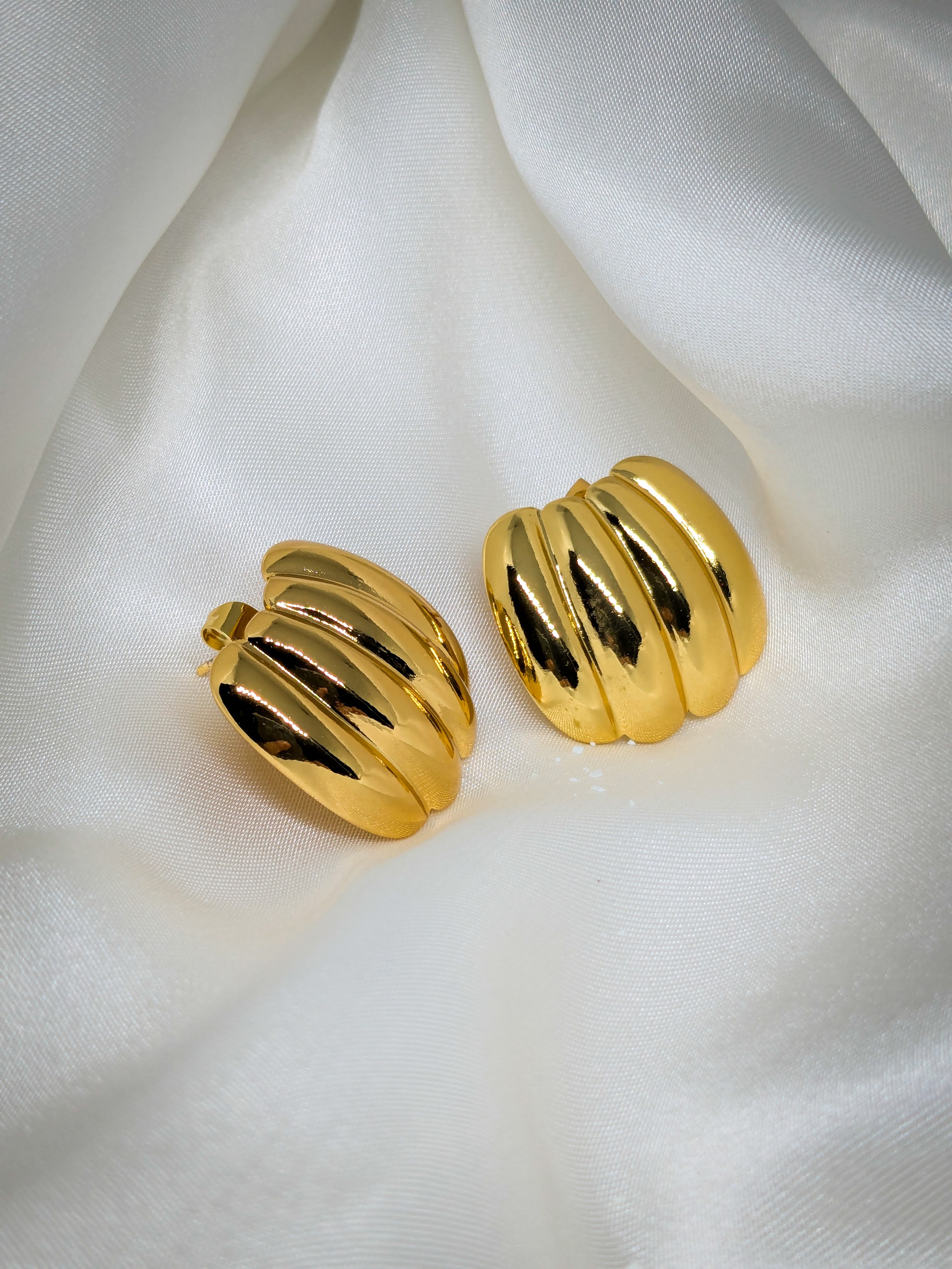Bold Ribbed Huggie Earrings