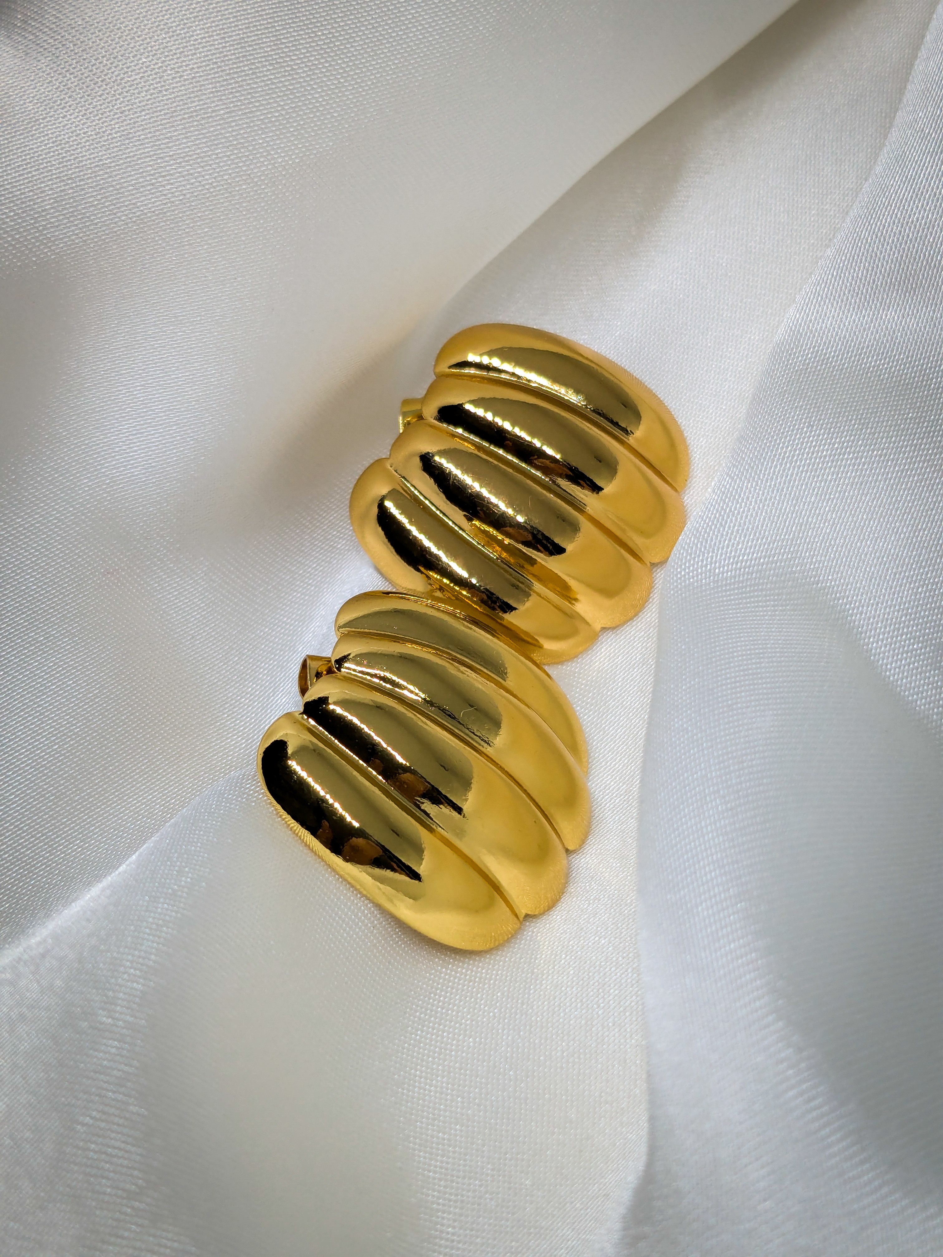 Bold Ribbed Huggie Earrings