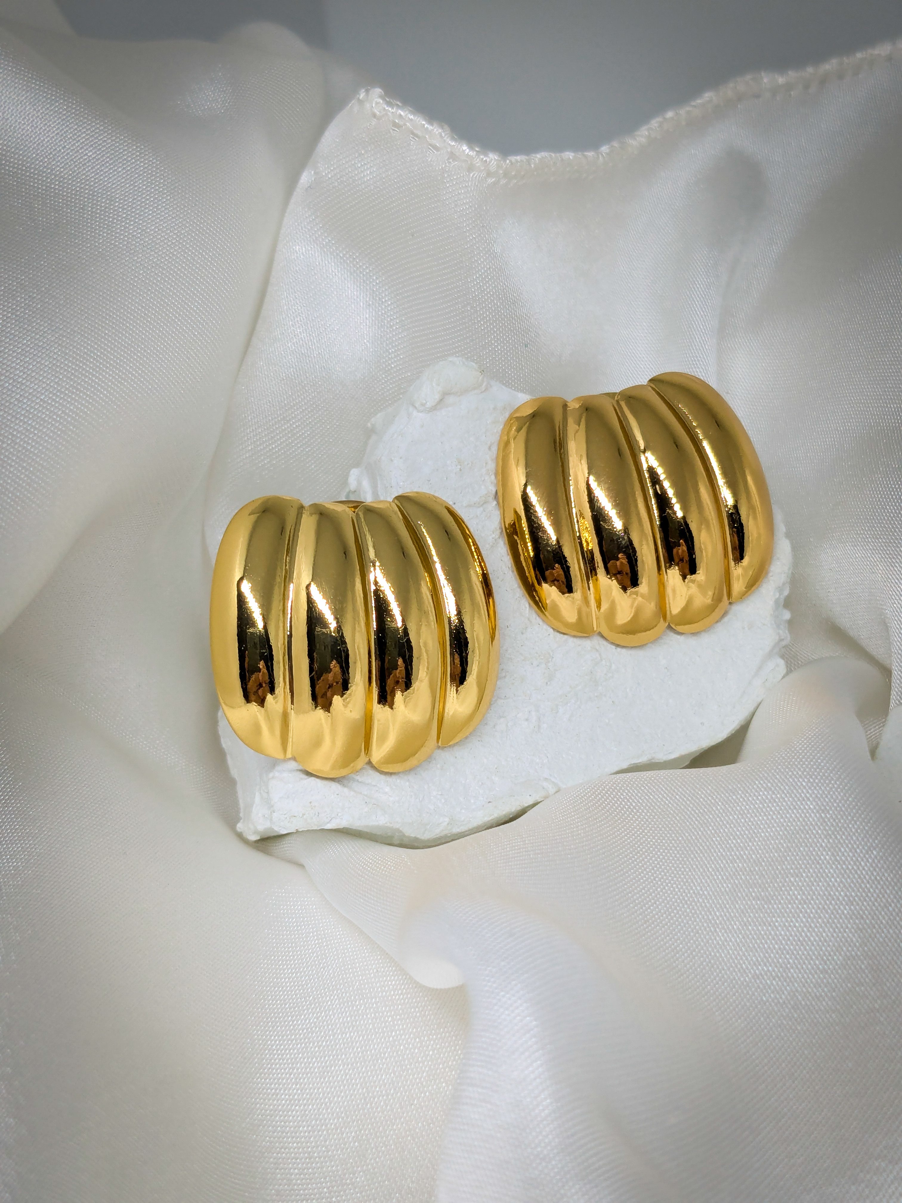 Bold Ribbed Huggie Earrings